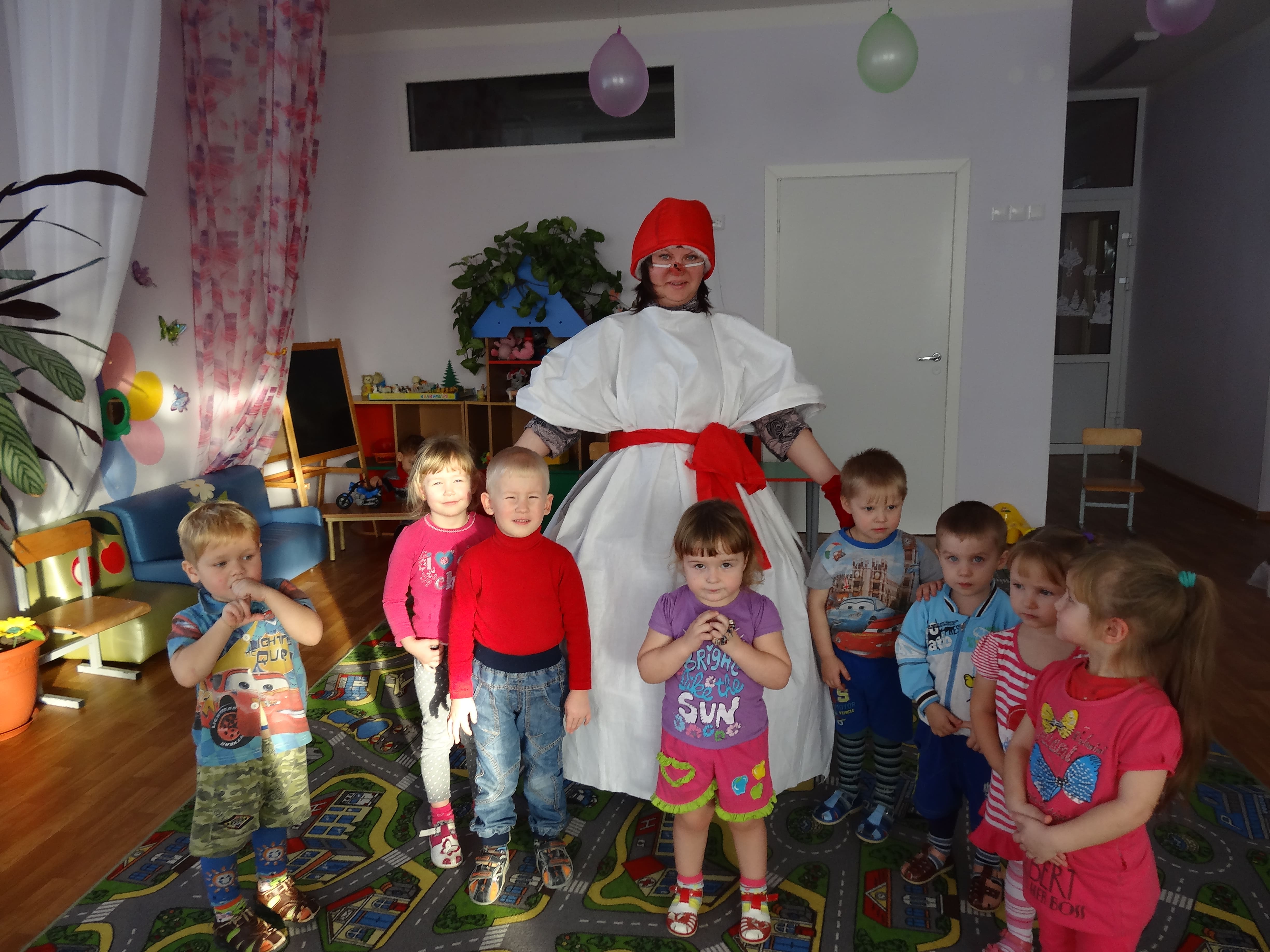 Снеговик в гостях у детей